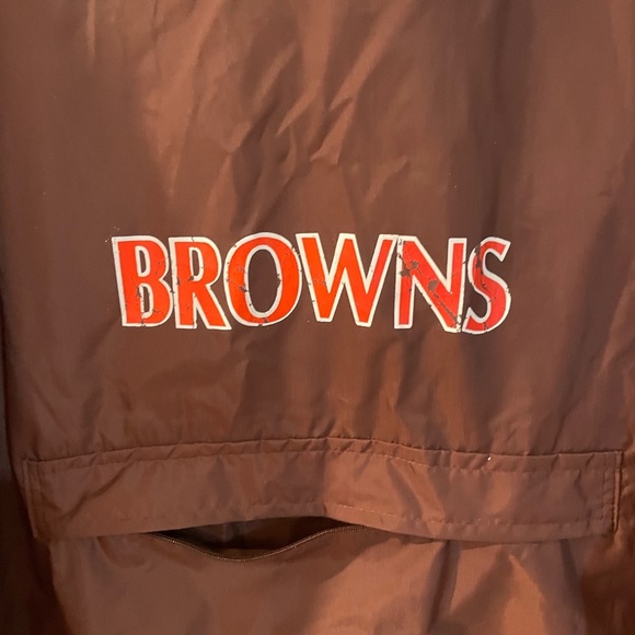 Cleveland Browns Apex One NFL nylon side snaps poncho. One size fits most - Picture 2 of 6